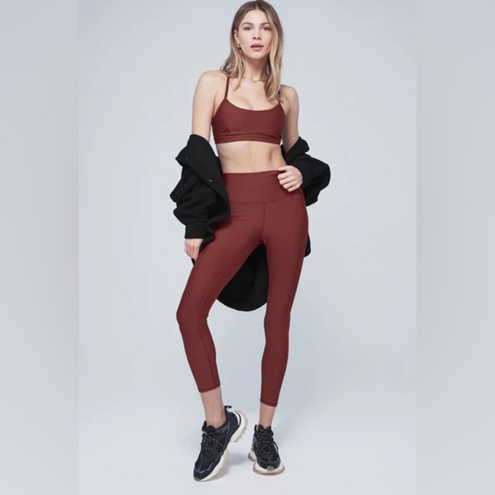 Alo Yoga 7/8 High-Waist Airlift Legging, Cranberry size S. EUC